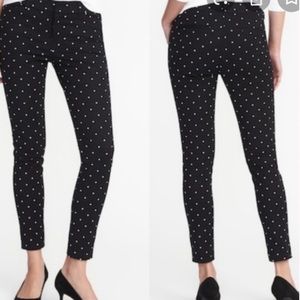 Old Navy Pixie mid rise pant, ankle length. Sz 4
